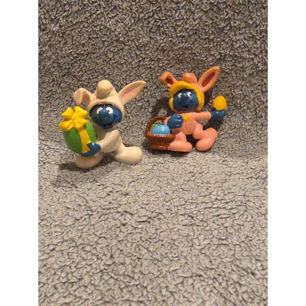 Vintage Easter Egg Smurf Smurfs PVC Pair Bunny Rabbits 1982 Schleich Hong Kong
